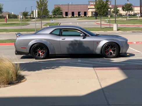 Used 2016 Dodge Challenger SRT Hellcat image 9