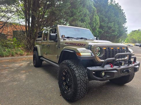 Used 2020 Jeep Gladiator Rubicon image 4