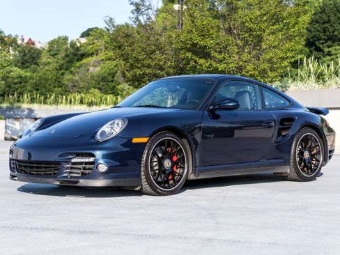Used 2011 Porsche 911 4 Coupe image 2