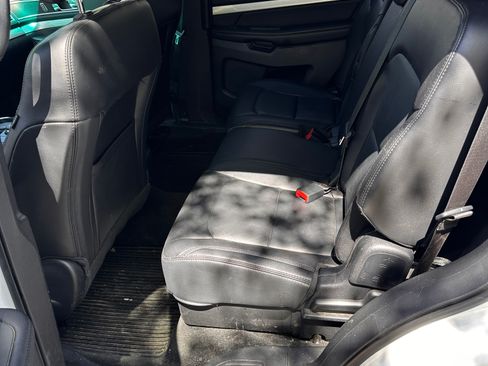 Used 2016 Ford Explorer XLT w/ Equipment Group 202A AWD/4WD image 28