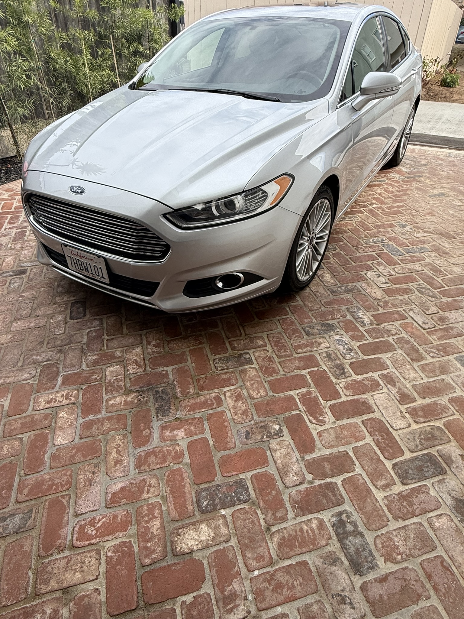 Used 2015 Ford Fusion SE w/ Equipment Group 202A FWD image 1