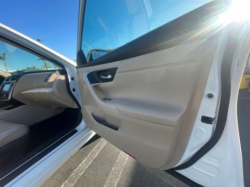 Used 2016 Nissan Altima 2.5 SL w/ 2.5 Technology Package image 9