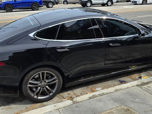 Used 2012 Tesla Model S image 1