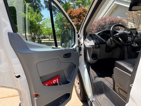 Used 2019 Ford Transit 350 XLT RWD image 6