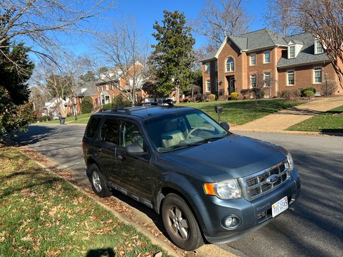 Used 2012 Ford Escape XLT image 1