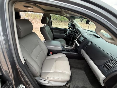 Used 2017 Toyota Sequoia SR5 RWD image 11