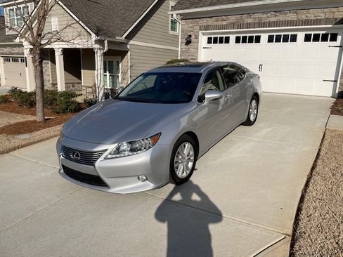 Used 2013 Lexus ES 350 w/ Luxury Pkg image 2