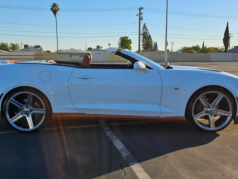 Used 2017 Chevrolet Camaro SS image 15