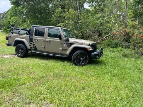 Used 2020 Jeep Gladiator Sport w/ Quick Order Package 24S AWD/4WD image 13