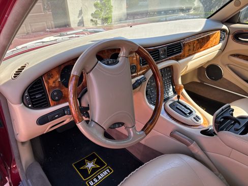 Used 2000 Jaguar XJ Vanden Plas image 26