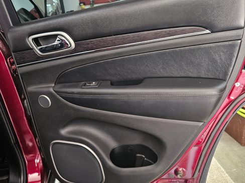 Used 2017 Jeep Grand Cherokee Summit image 15