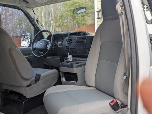 Used 2010 Ford E-350 and Econoline 350 XLT image 22