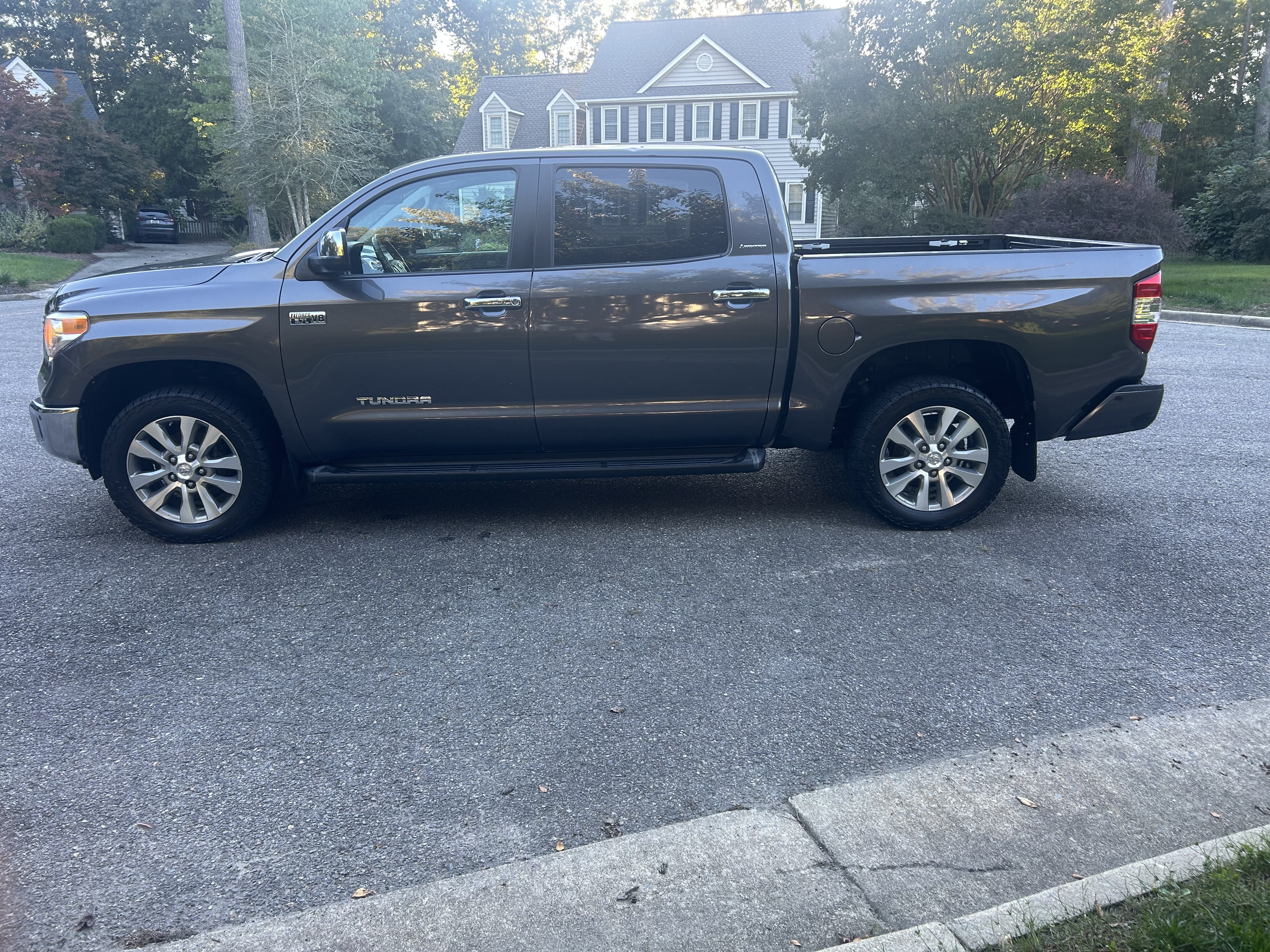 Used 2015 Toyota Tundra Limited w/ Limited Premium Package AWD/4WD image 18