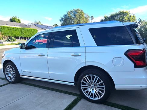 Used 2022 Ford Expedition Platinum image 1