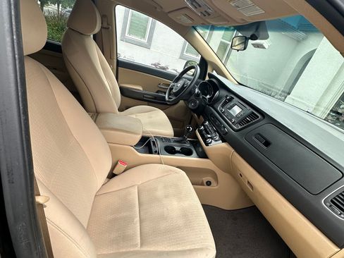 Used 2016 Kia Sedona LX w/ LX Convenience Package image 8