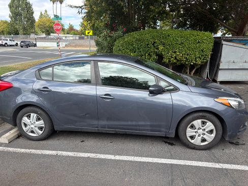 Used 2016 Kia Forte LX FWD image 9