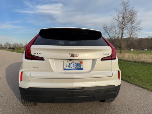 Used 2024 Cadillac XT4 Luxury w/ Cold Weather Package AWD/4WD image 9