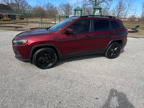 Used 2019 Jeep Cherokee Latitude Plus image 1