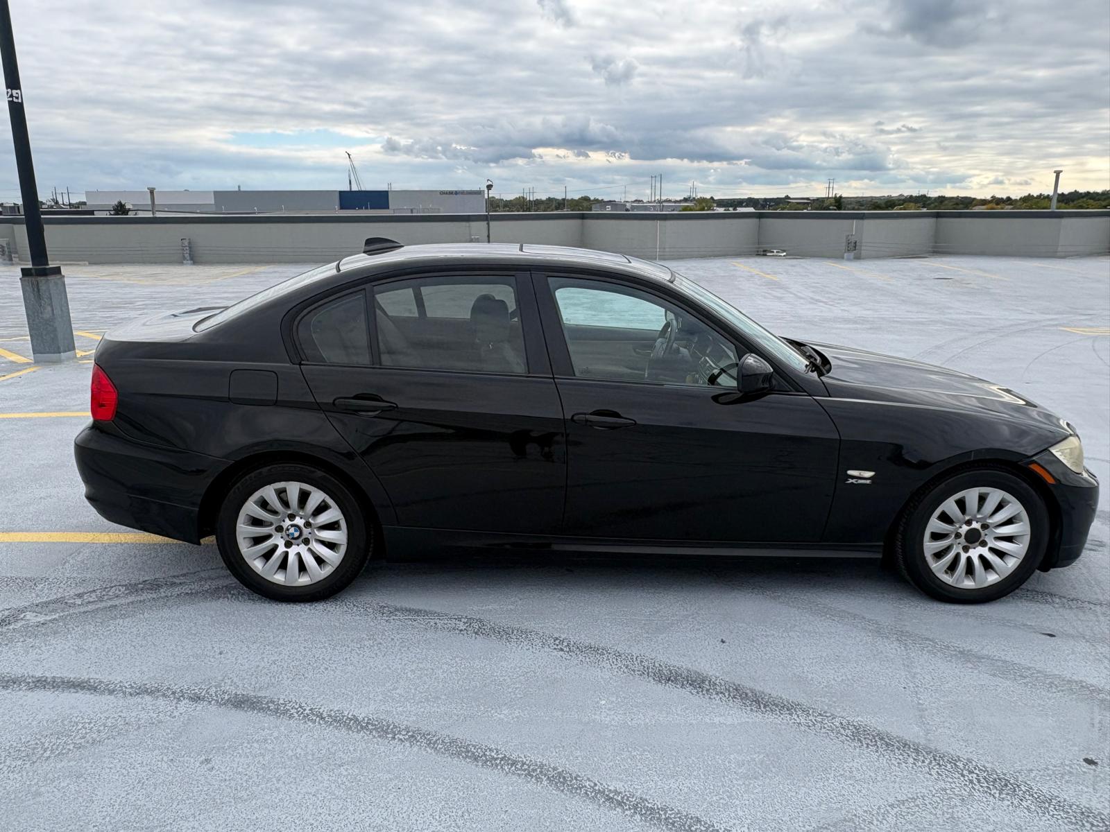 Used 2009 BMW 328i xDrive Sedan AWD/4WD image 9