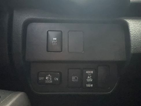 Used 2022 Toyota Tacoma TRD Off-Road AWD/4WD image 19