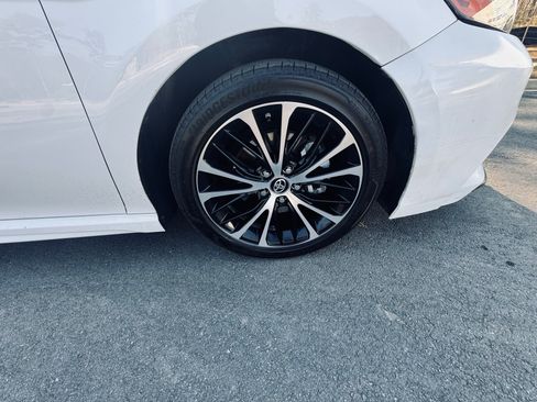 Used 2018 Toyota Camry SE w/ Moonroof Package image 21