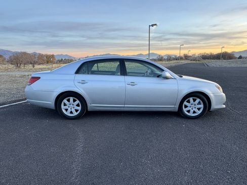 Used 2010 Toyota Avalon XL image 8