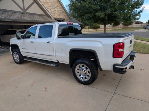 Used 2018 GMC Sierra 2500 Denali w/ Duramax Plus Package image 8