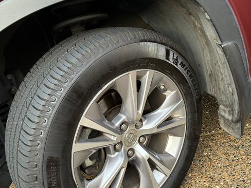 Used 2015 Toyota Highlander XLE image 16