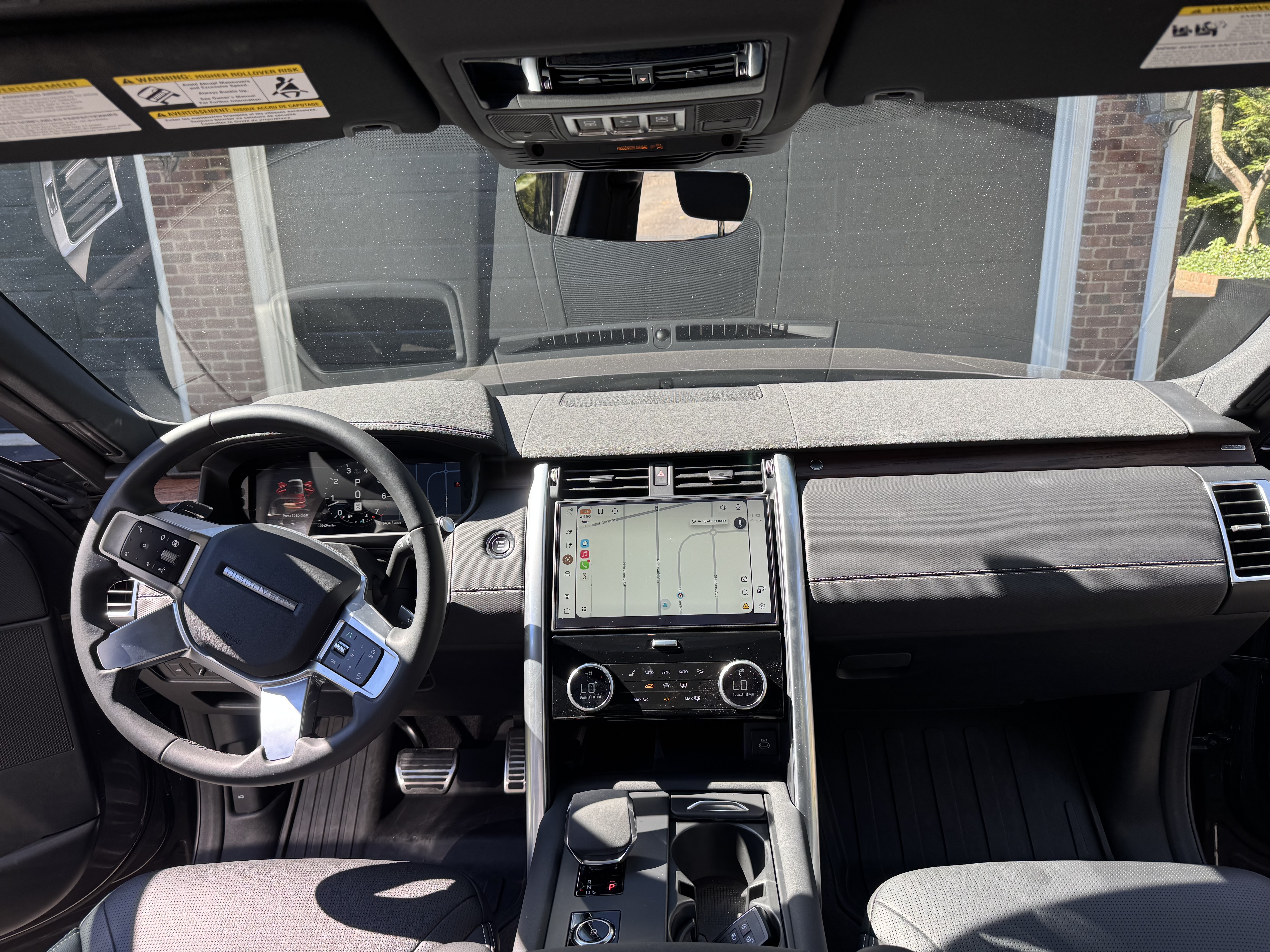 Used 2024 Land Rover Discovery Dynamic SE AWD/4WD image 12