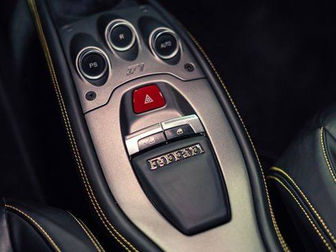 Used 2011 Ferrari 458 Italia Coupe RWD image 12
