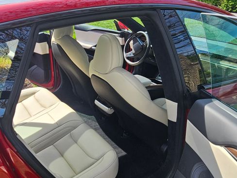 Used 2024 Tesla Model S image 11