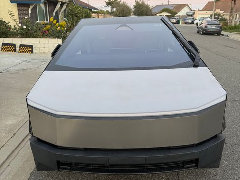 Used 2024 Tesla Cybertruck AWD Crew Cab image 2