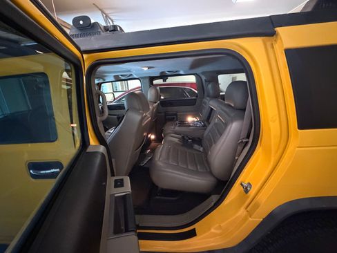 Used 2003 HUMMER H2 w/ Preferred Equipment Group image 25