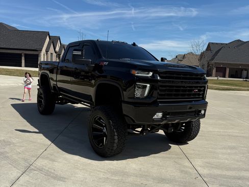 Used 2022 Chevrolet Silverado 2500 LTZ w/ LTZ Plus Package image 13