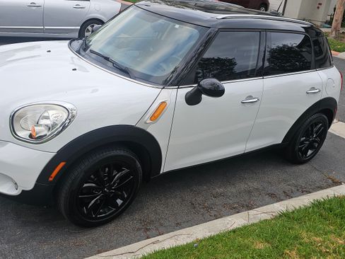 Used 2013 MINI Cooper Countryman FWD image 1
