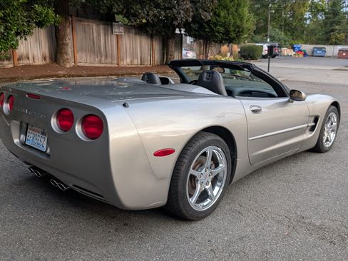 Used 2000 Chevrolet Corvette Convertible w/ Memory Pkg image 4