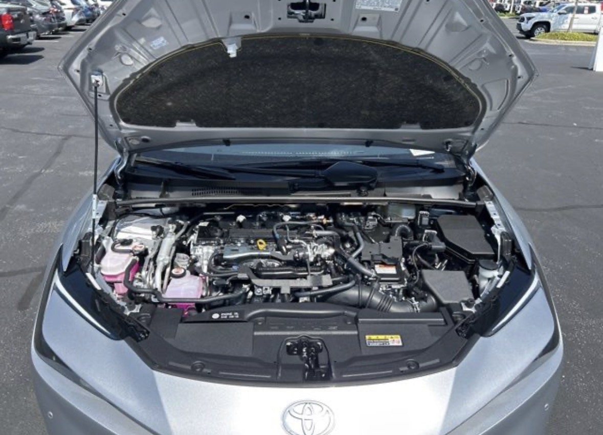 Used 2026 Toyota Prius LE FWD image 5