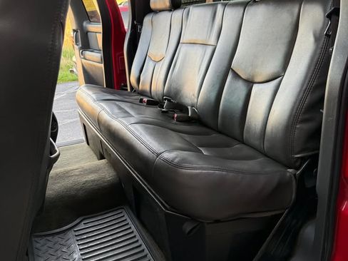 Used 2004 GMC Sierra 2500 SLT w/ Heavy-Duty Power Package image 9