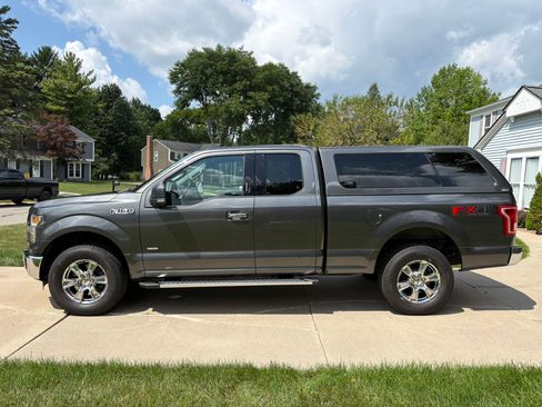 Used 2015 Ford F150 XLT w/ Equipment Group 302A Luxury AWD/4WD image 4