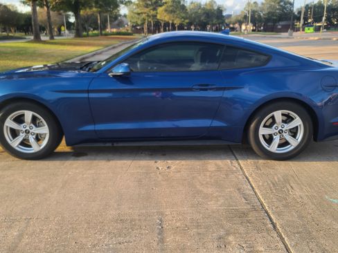 Used 2022 Ford Mustang Coupe image 6