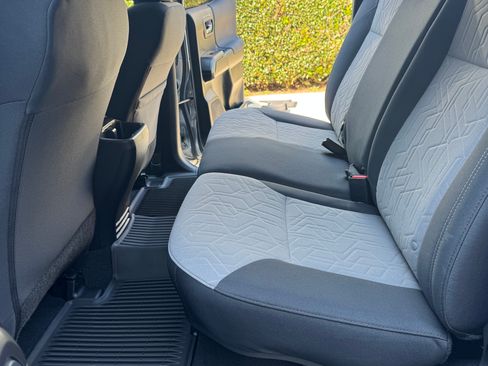 Used 2023 Toyota Tacoma TRD Off-Road image 12