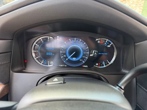 Used 2020 Cadillac Escalade Premium Luxury w/ Escalade Sport Edition AWD/4WD image 27