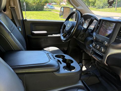 Used 2019 RAM 3500 Tradesman w/ Chrome Appearance Group AWD/4WD image 8