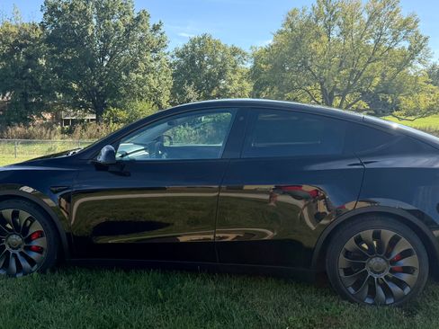 Used 2021 Tesla Model Y Performance image 1