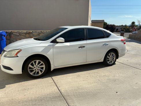 Used 2015 Nissan Sentra SV w/ Style Package FWD image 5
