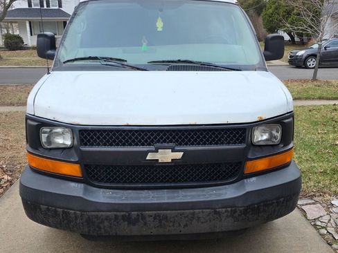 Used 2007 Chevrolet Express 1500 Van 3D image 4
