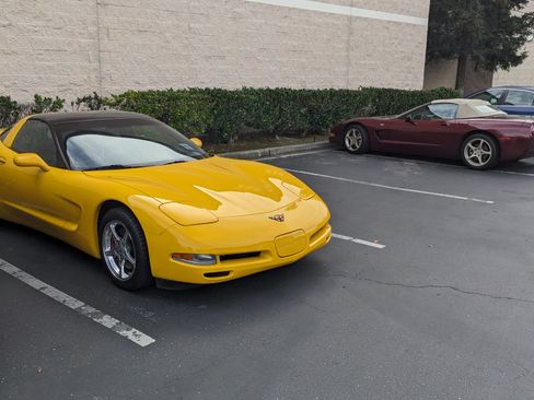 Used 2000 Chevrolet Corvette Coupe w/ Performance Handling Pkg image 6