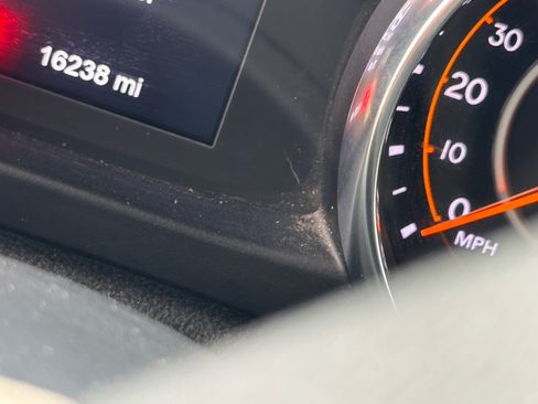 Used 2020 Jeep Gladiator Sport image 1