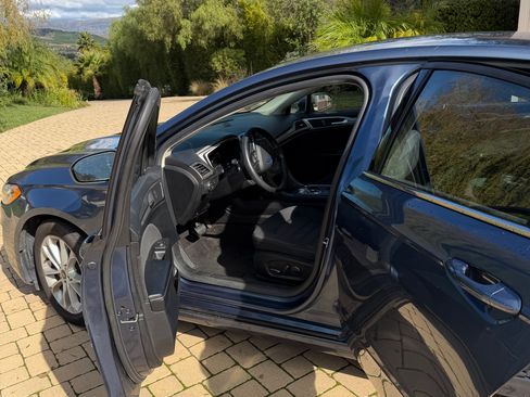 Used 2019 Ford Fusion SE image 6