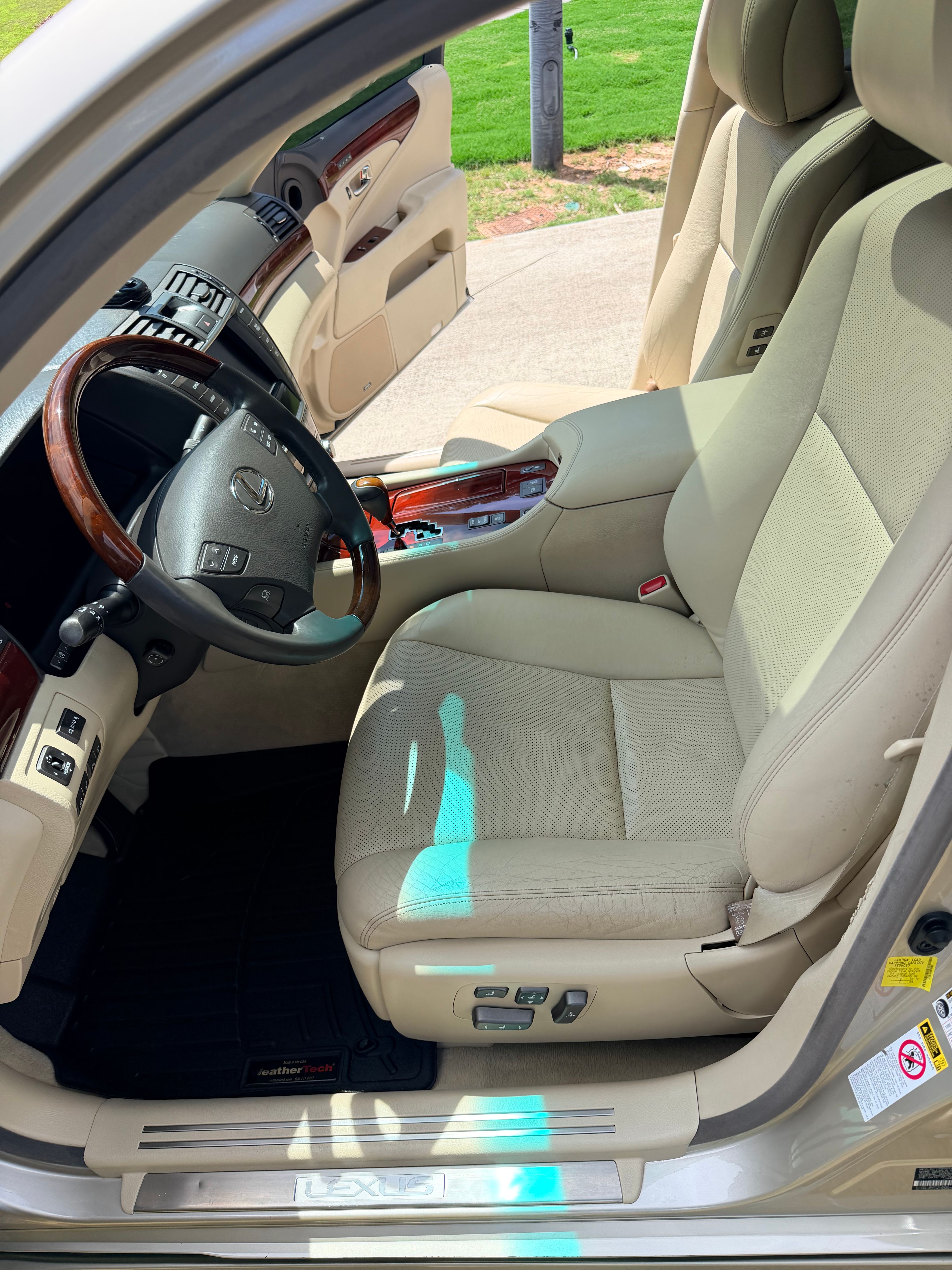 Used 2011 Lexus LS 460 w/ Comfort Pkg RWD image 6